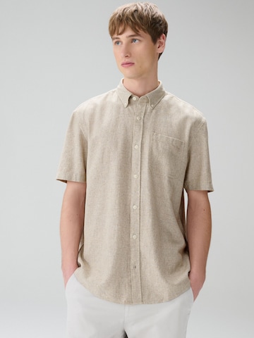 Next Regular Fit Paita värissä beige: etupuoli