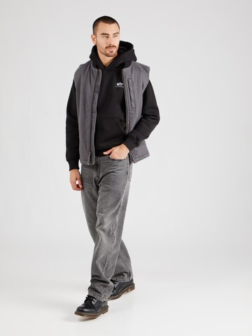 ALPHA INDUSTRIES Sweatshirt in Schwarz