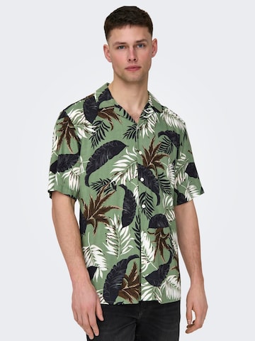 Coupe regular Chemise 'Wayne' Only & Sons en vert : devant