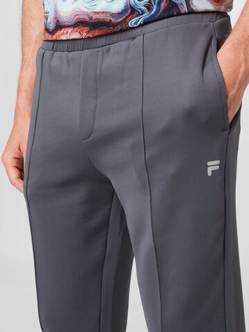 regular Pantaloni sportivi 'CETRARO' di FILA in grigio