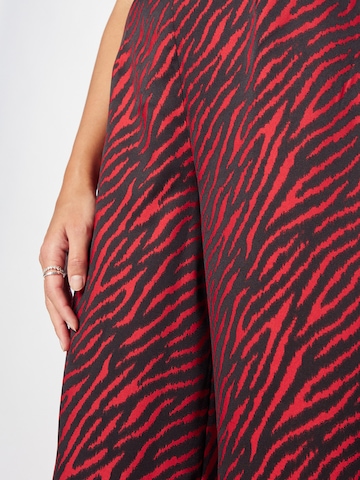 Wide Leg Pantalon Nasty Gal en rouge