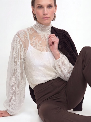 Chemisier Rich & Royal en blanc : devant