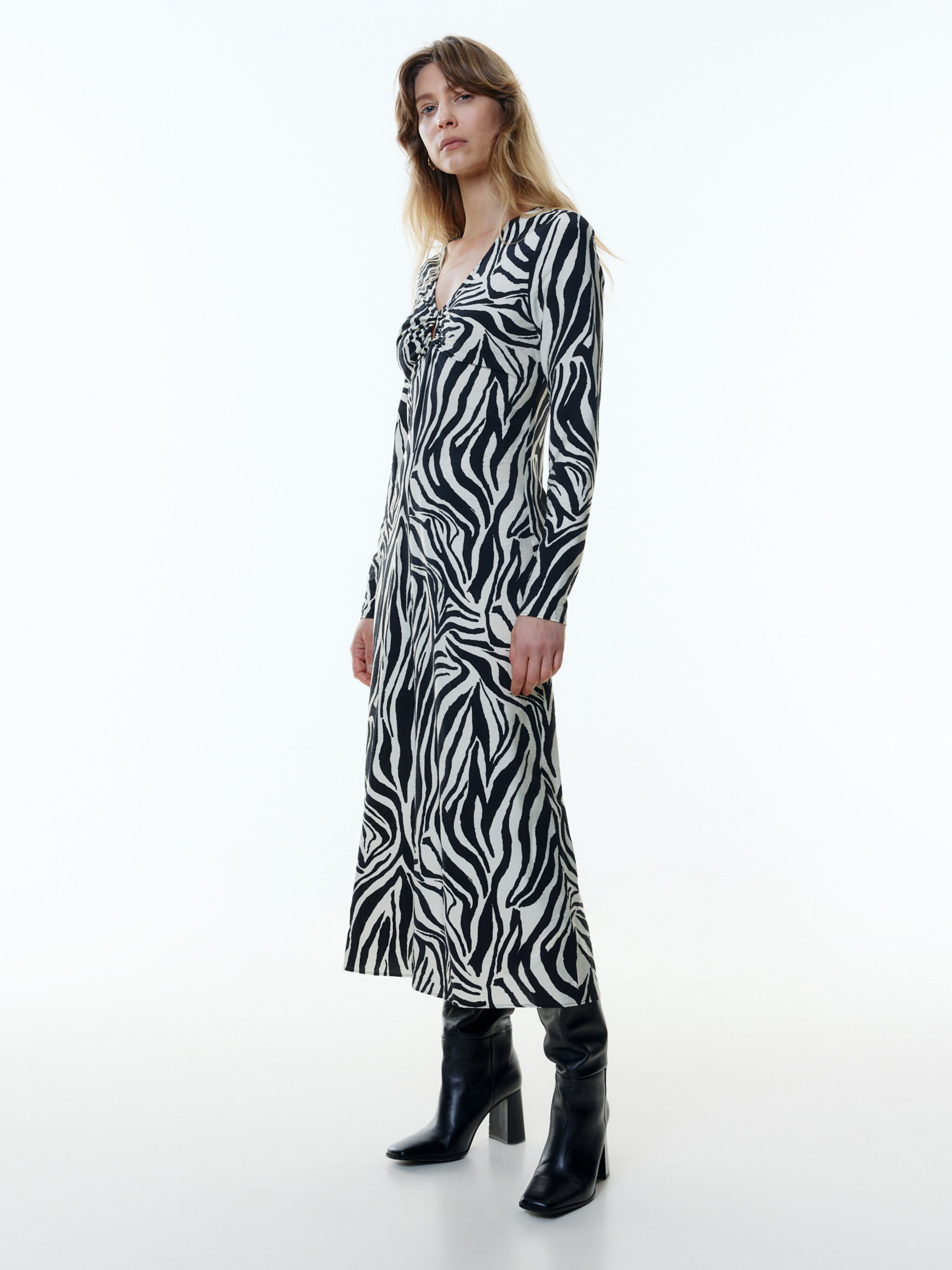 EDITED Producten Jurk 'Vika' Crème