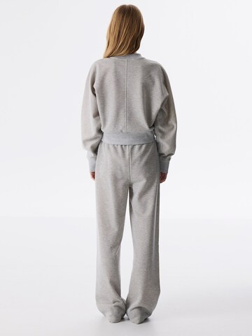 Twist Sweatshirt in Grey