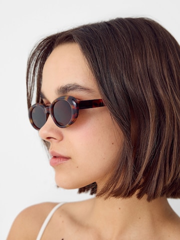 Bershka Sunglasses in Brown