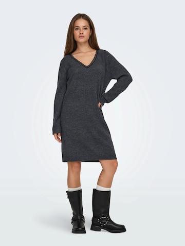 Robes en maille 'ONLTAMMY' ONLY en gris : devant