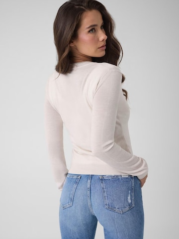 Pull-over 'W6BR81Z1917' GUESS en blanc