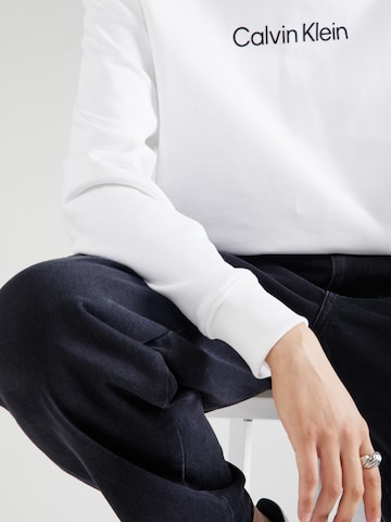 Sweat-shirt 'HERO' Calvin Klein en blanc