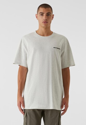 9N1M SENSE T-shirt 'Essentials' i grå: framsida