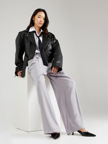 Wide leg Pantaloni con pieghe 'JOLIE' di SELECTED FEMME in grigio