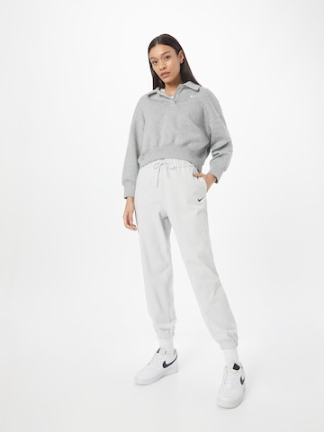 Nike Sportswear Tapered Hose 'EASY' in Grau