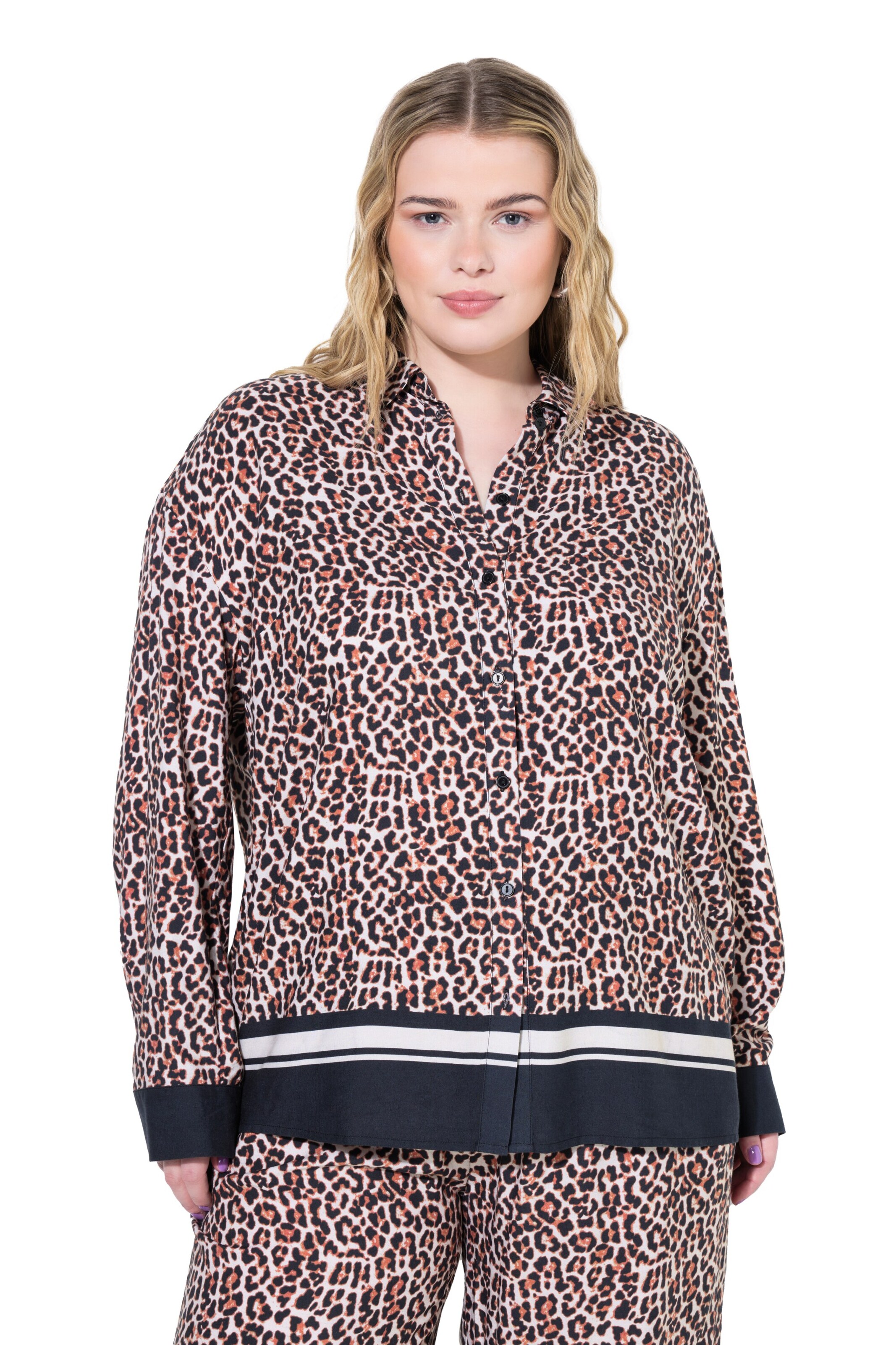 Studio Untold Blouse in Beige: front