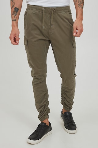 INDICODE JEANS Regular Cargohose "GILMAT" in Grün: predná strana