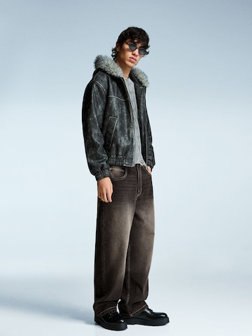 Bershka Baggy Jeans in Black: front