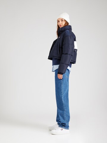 Tommy Jeans Kurtka zimowa w kolorze niebieski