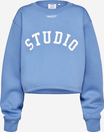 ABOUT YOU x VIAM Studio - Sweatshirt 'Spirit' em azul: frente