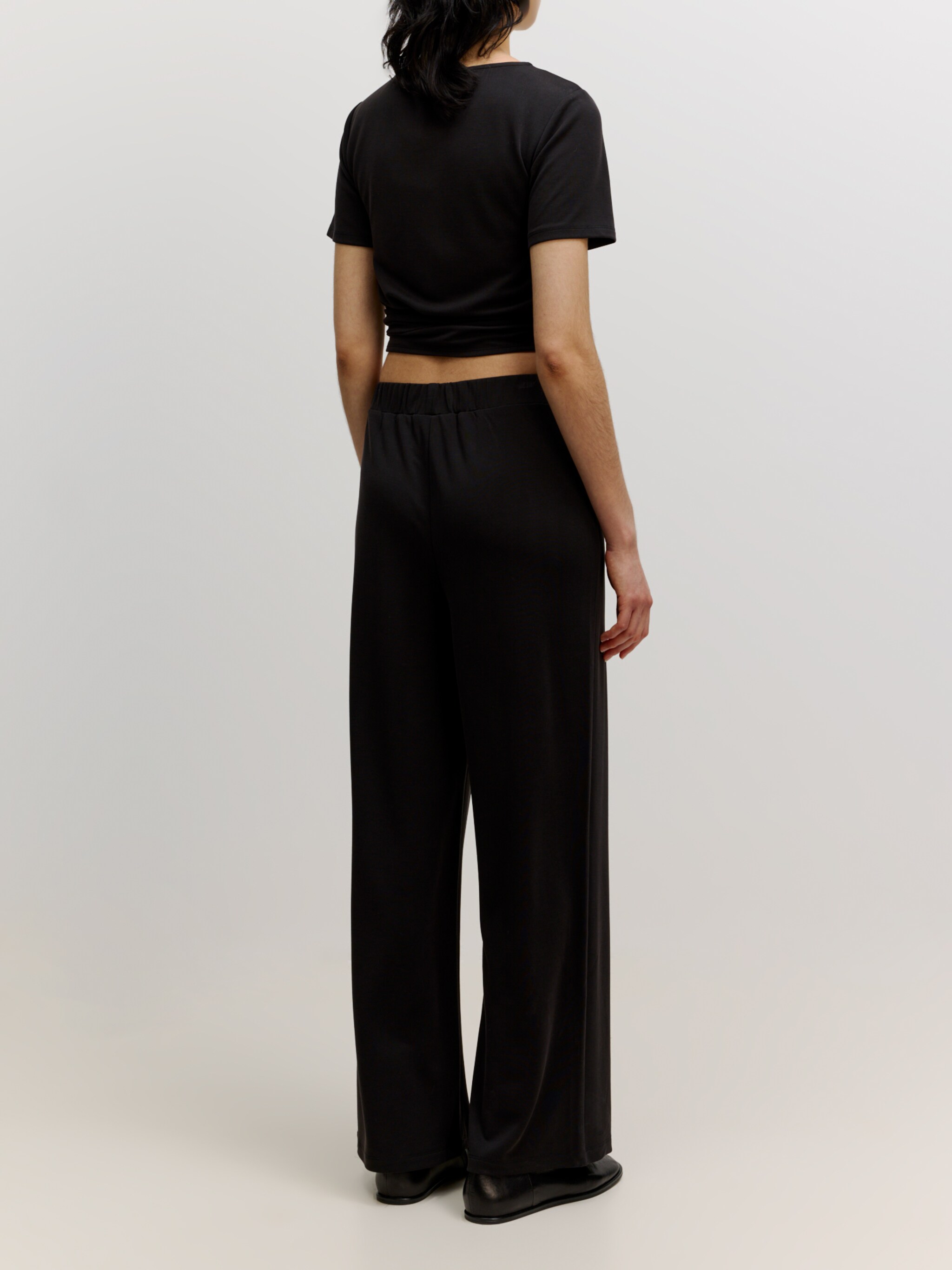 EDITED Produits T-shirt 'Josi' noir