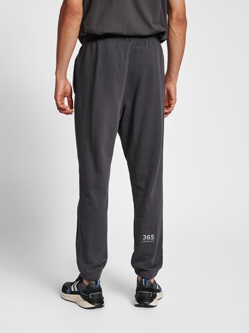 Effilé Pantalon de sport Hummel en noir