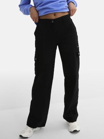 bonprix Regular Cargohose in Schwarz: Vorderseite