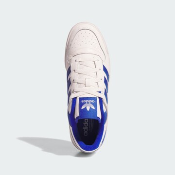 ADIDAS ORIGINALS Ниски маратонки 'Forum' в бяло