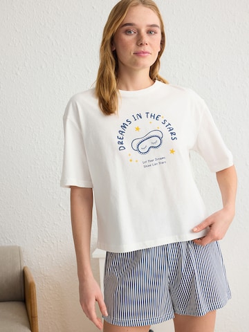 Trendyol Shorty in Weiß