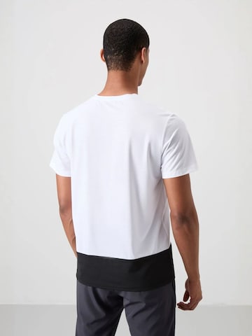 T-Shirt fonctionnel Tommy Life en blanc