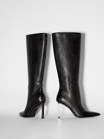 Bershka Stiefel in Schwarz