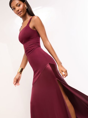 Rochie de seară de la Lipsy pe roșu