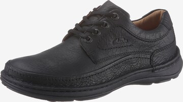 Scarpa stringata 'Nature' di CLARKS in nero: frontale