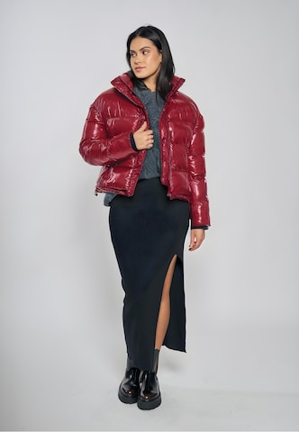 Geacă de iarnă de la FREAKY NATION pe roșu