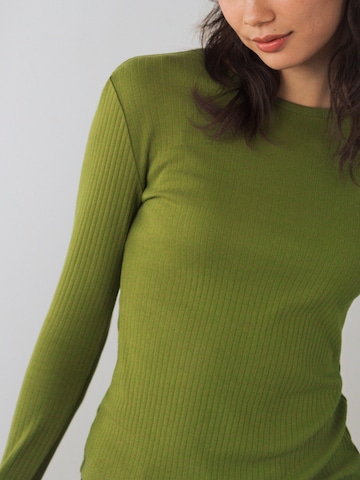 Honest Basics Shirt 'Long Rib' in Groen