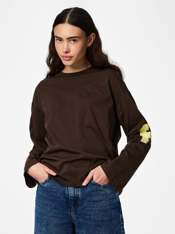 T-shirt 'PCRia' PIECES en marron : devant