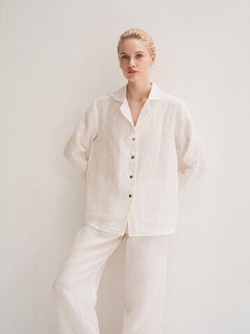 AmourLinen Pyjama 'Nightly' in Wit: voorkant