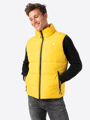 Superdry - Chaleco en amarillo: frente