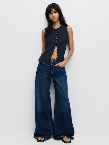 Vestă tricotată de la Pull&Bear pe albastru