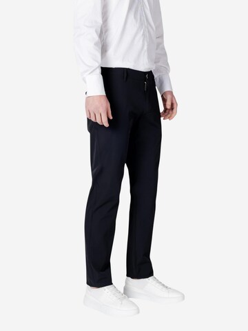 regular Pantaloni '8NZP49 ZNYZZ' di ARMANI EXCHANGE in nero