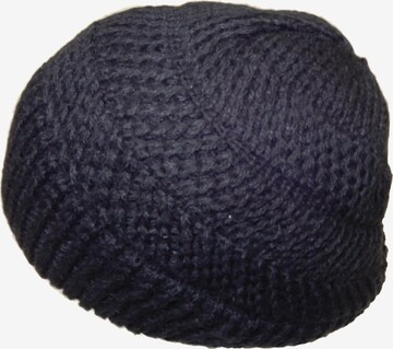 Chaplino Beanie in Black: front