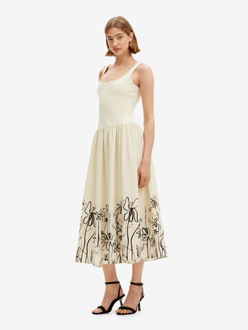 Robe Desigual en beige