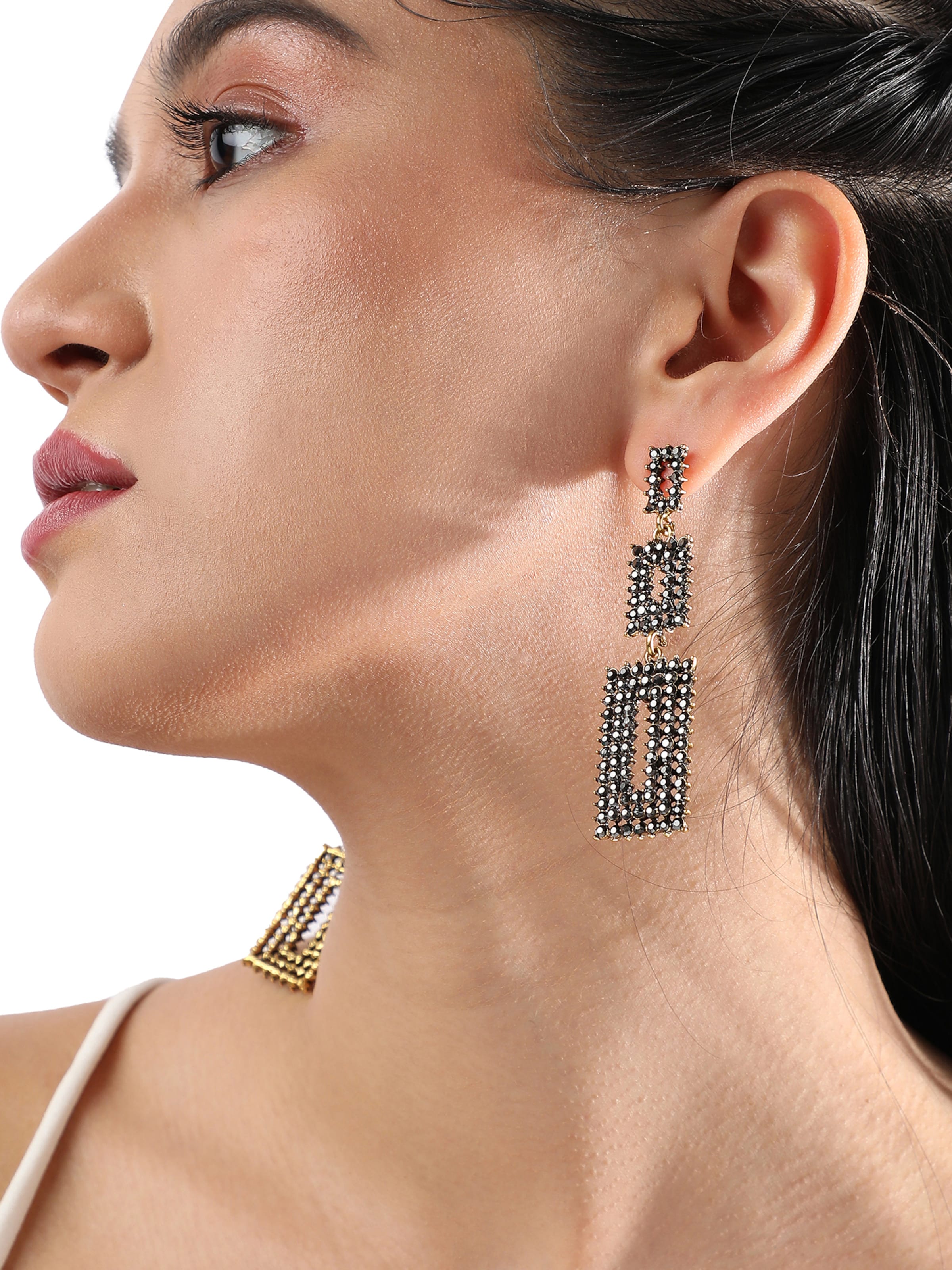 SOHI Oorbellen ' Anam B ' in Zilver: voorkant