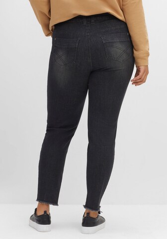 SHEEGO Slimfit Jeans i sort