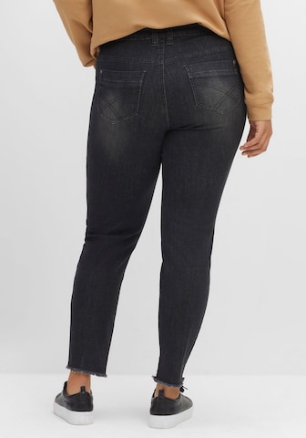 SHEEGO Slimfit Jeans in Zwart
