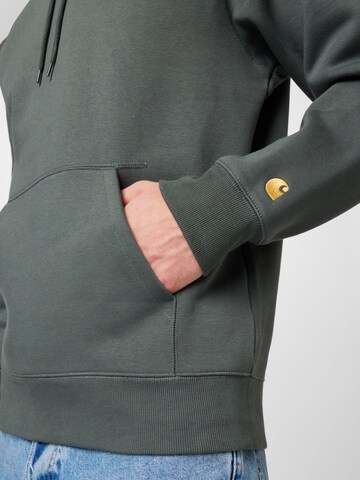 Carhartt WIP Sweatshirt 'Chase' i grå