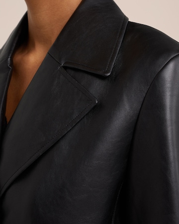 WE Fashion Prehodna jakna | črna barva