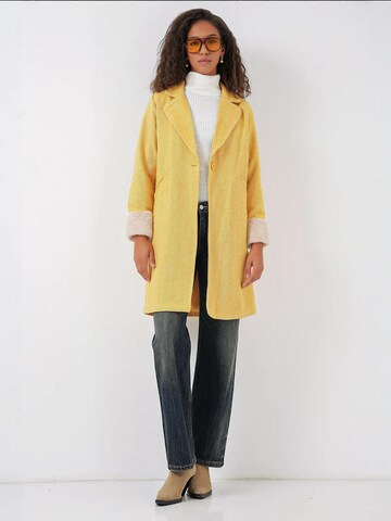 Bigdart Tussenmantel in Geel