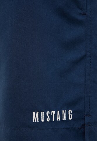 MUSTANG Shorts 'Oceanside' in Blau
