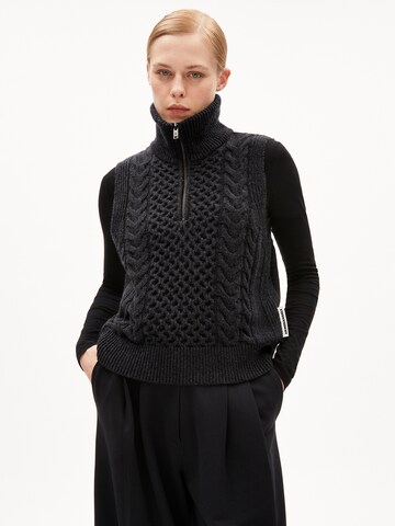 Pull-over ' OLAIAAS CABLE ' ARMEDANGELS en gris : devant