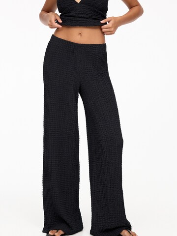 Pull&Bear Szeroka nogawka Spodnie w kolorze czarny: przód
