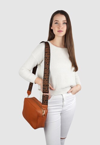 HARPA Shoulder Bag 'LILINDA' in Brown: front