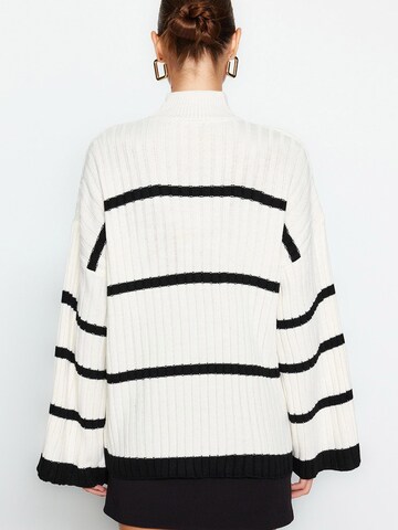 Trendyol Sweater in Beige