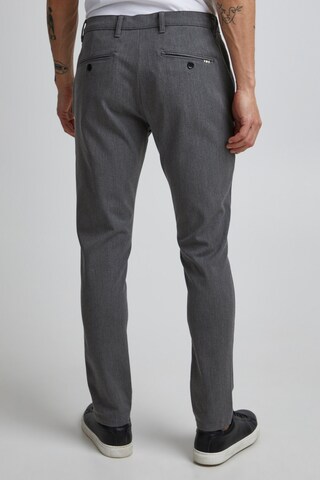 !Solid Slimfit Sweathose 'TO FREDERIC' in Grau